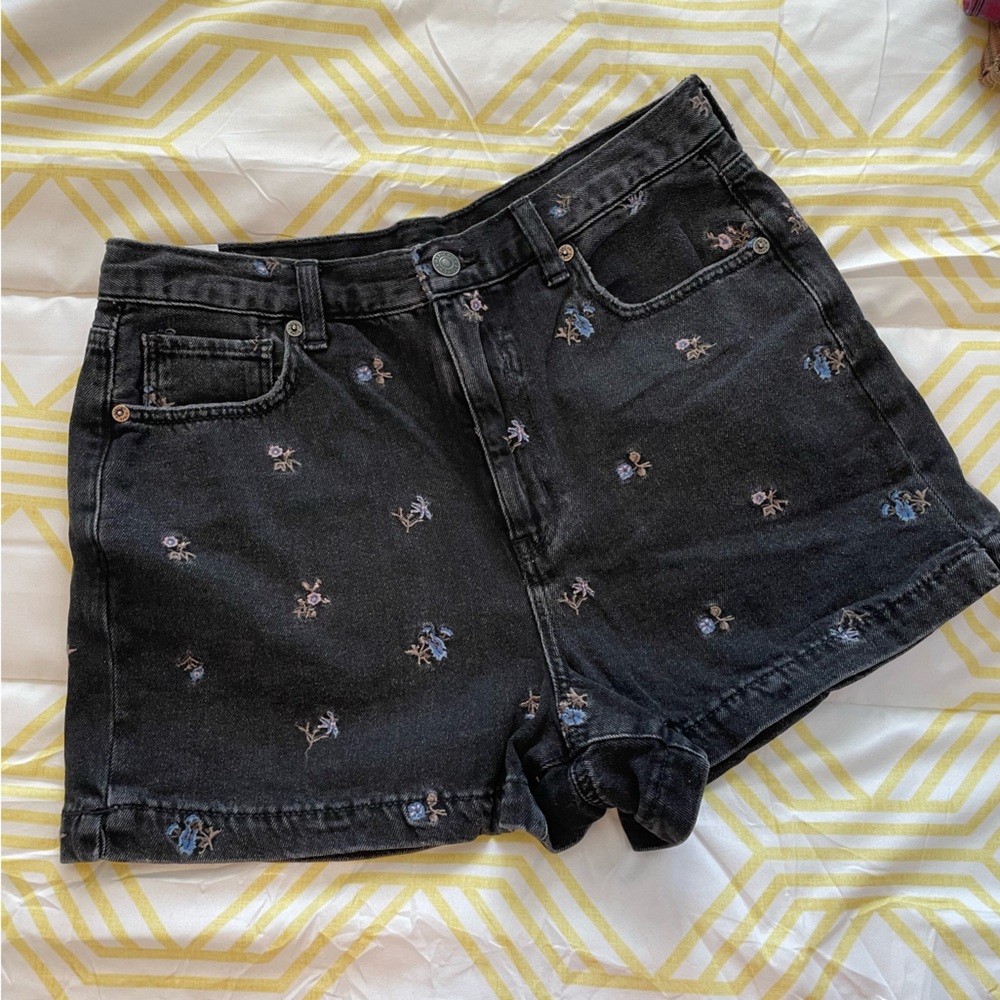 American Eagle high waisted embroidered denim shorts